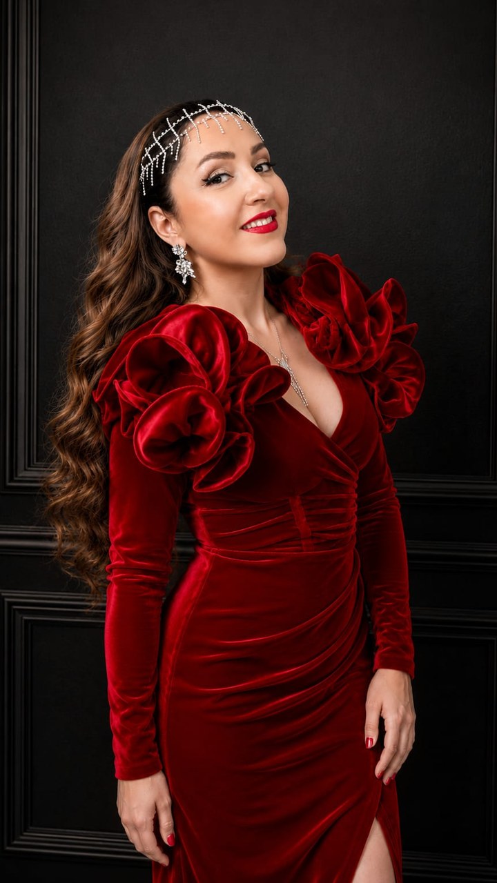 Mirella Queen live vocalist in a red velvet gown